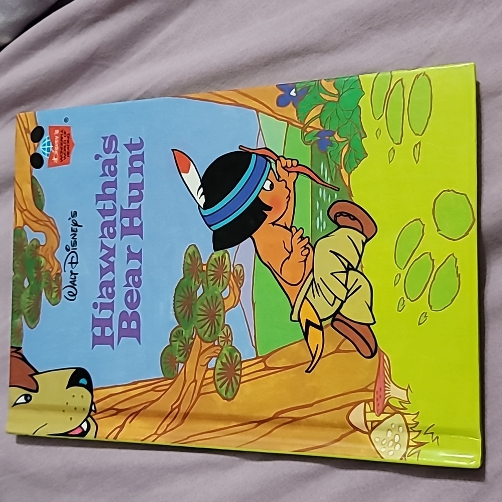 Little Hiawatha - Bear Hunt Book